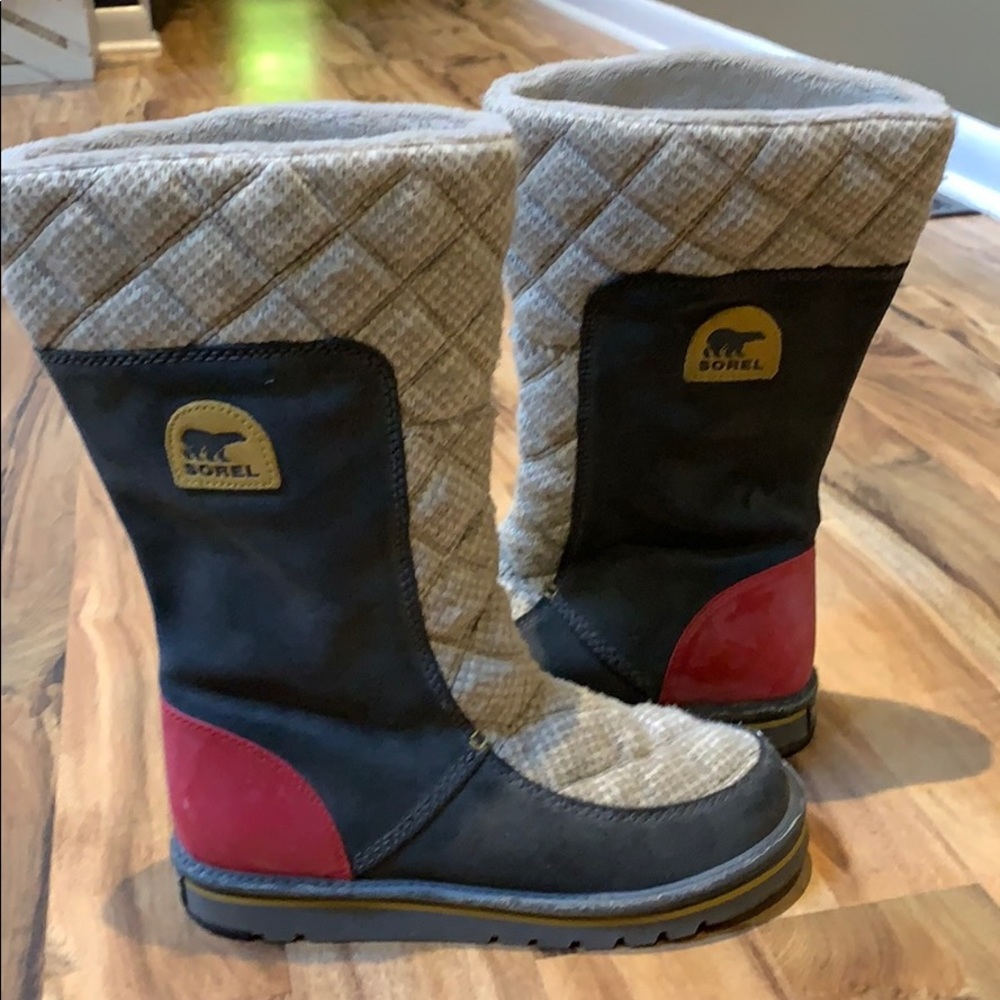 Size 8 Sorel winter pull on boot